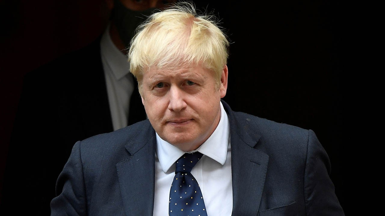 Başbakan Boris Johnson parti liderliğinden istifa etti