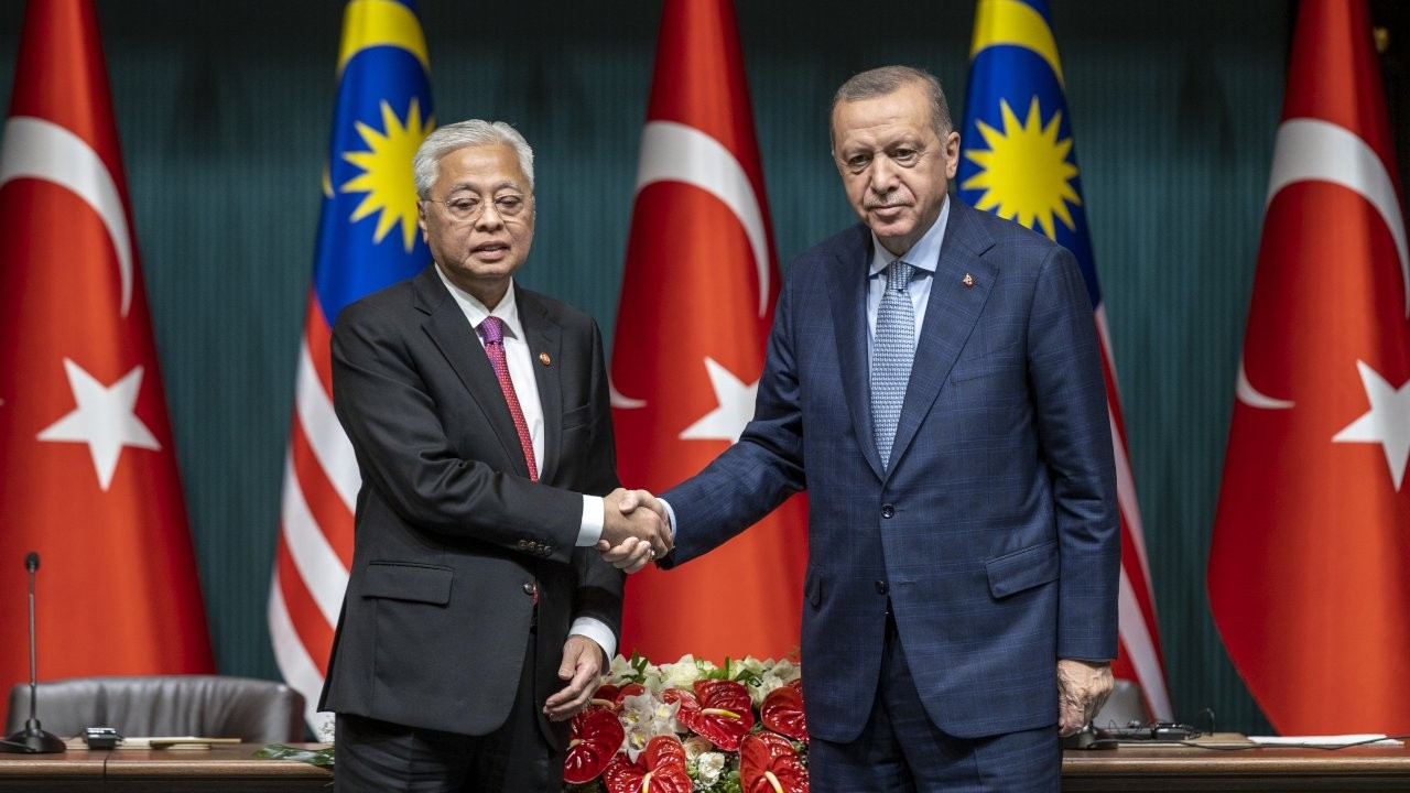 Erdoğan: Malezya ile ilişkilerimizi kapsamlı stratejik ortaklık seviyesine yükseltme kararı aldık