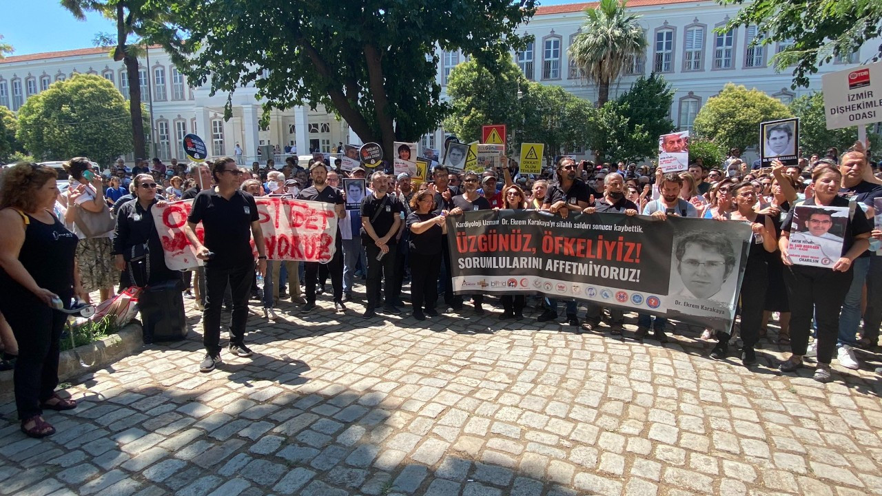 Sağlıkçılar İzmir'de iş bıraktı: Teşvik edenlerden hesap soracağız