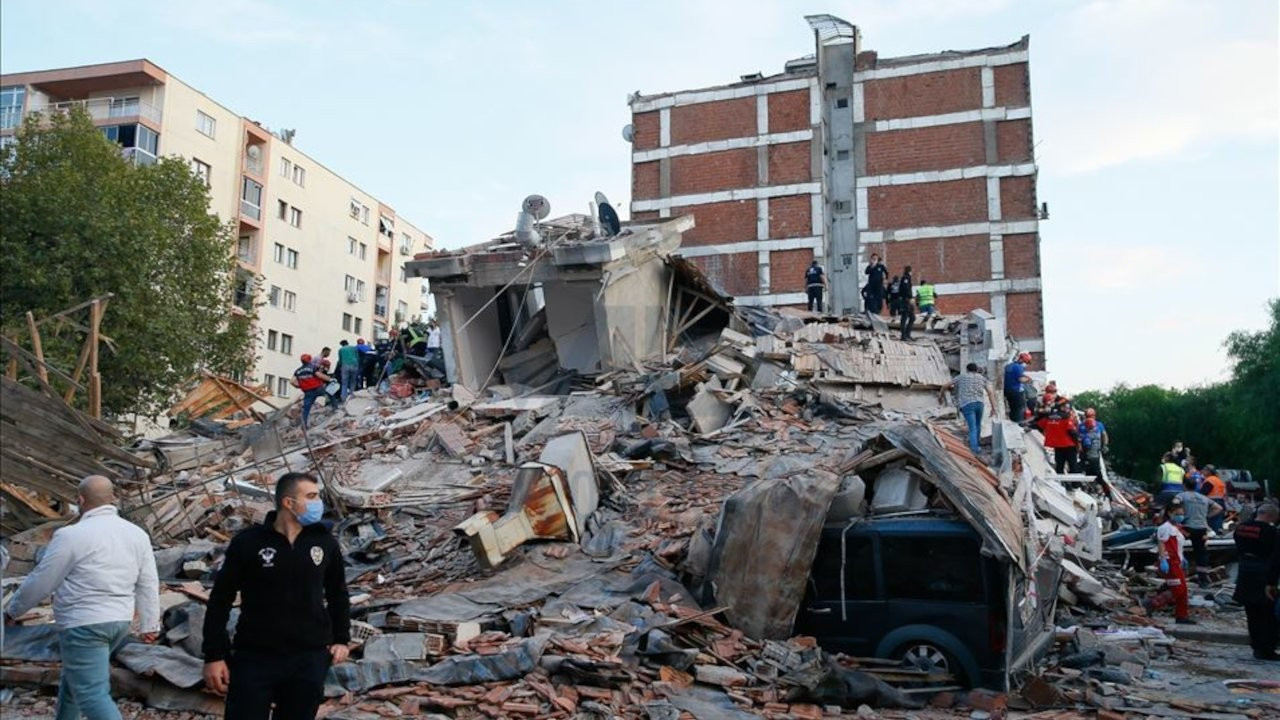 İzmir'de depremin ardından eğitim sıkıntısı: 'Türkiye'yi kaos bekliyor'