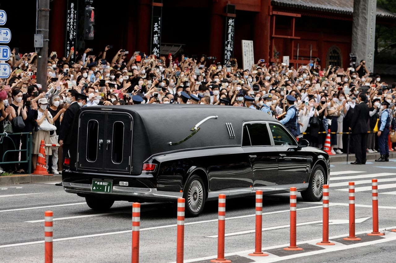 Suikastla öldürülen eski Japonya Başbakanı Şinzo Abe için Tokyo'da cenaze töreni - Sayfa 1