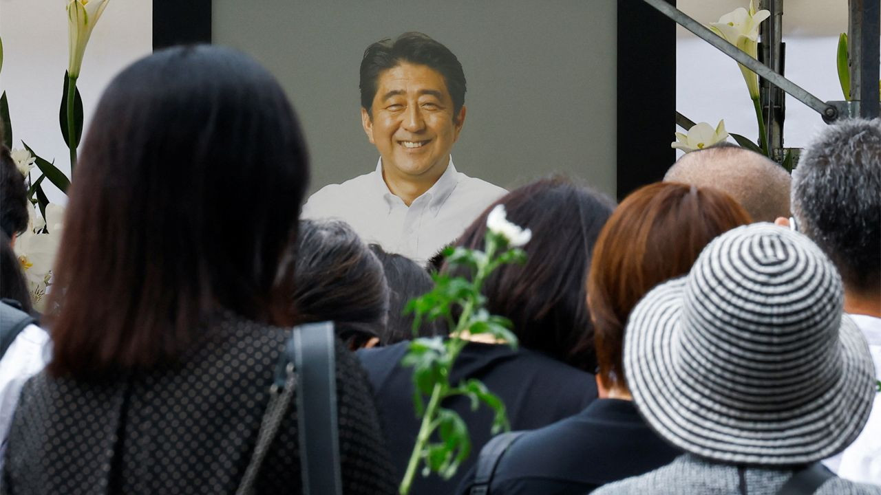 Suikastla öldürülen eski Japonya Başbakanı Şinzo Abe için Tokyo'da cenaze töreni - Sayfa 2