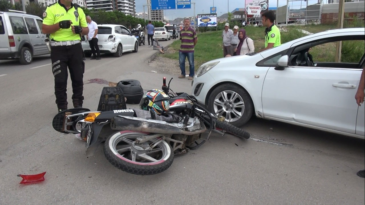 Kırıkkale'de iki otomobile çarpan 19 yaşındaki motokurye öldü