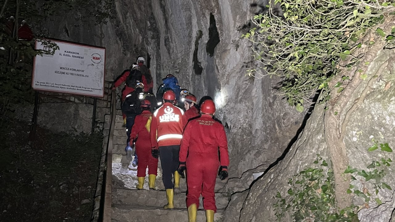 Mencilis mağarasında 4 kişi mahsur kaldı