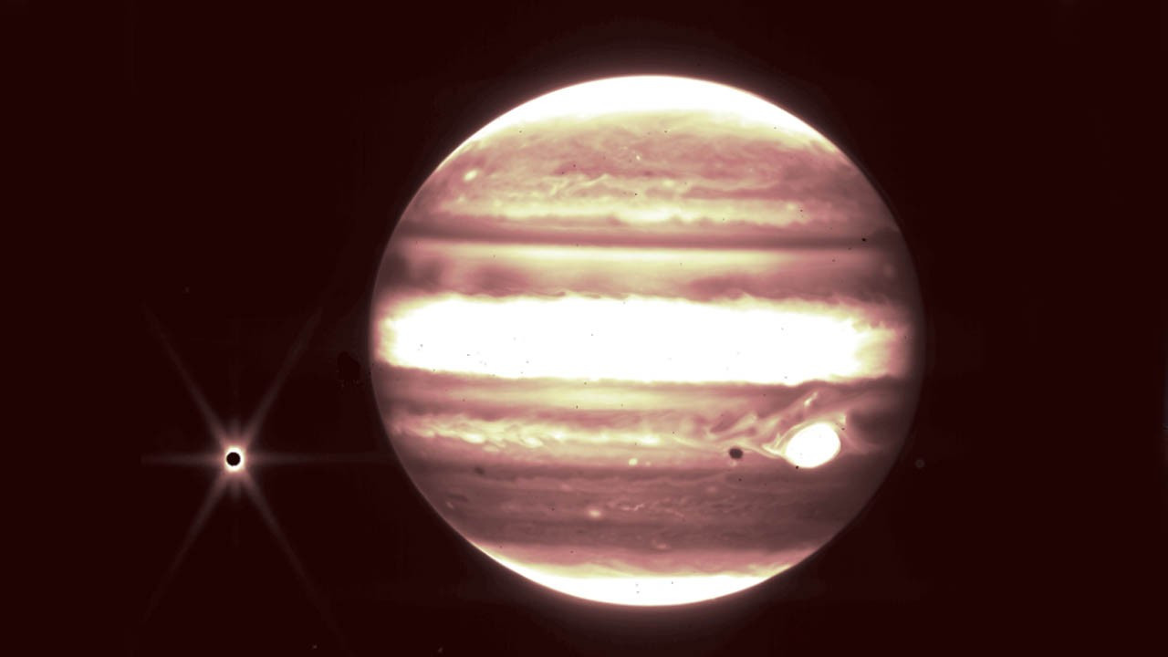 NASA'nın uzay teleskobu Jüpiter ve uydularını görüntüledi