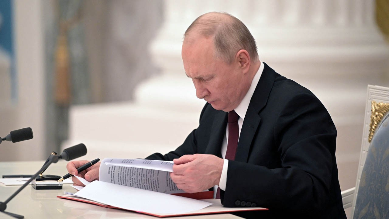 Putin kararnamesi: Eşcinsellik 'yıkıcı değerler' kategorisinde
