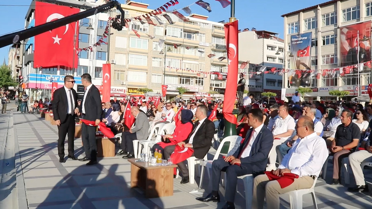Erdoğan'a tepki gösteren CHP'liler 15 Temmuz etkinliğini terk etti