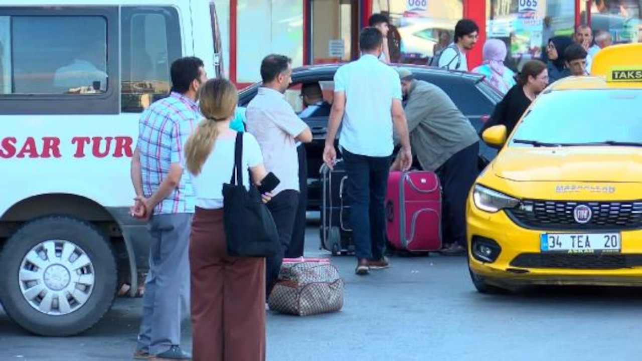 Otogarda dönüşler pazartesiye 'taştı': 'Eski bayramlara göre sıfır'