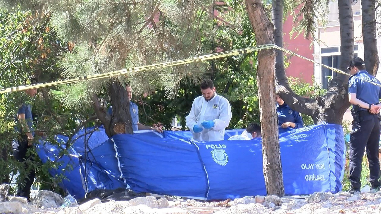 İstanbul'da ve İzmir'de erkek cesetleri bulundu