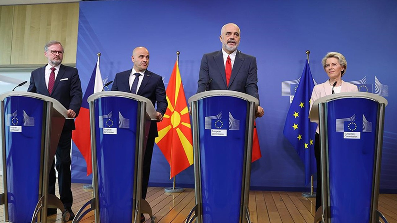 Arnavutluk ve Kuzey Makedonya'nın AB'ye tam üyelik müzakereleri başladı