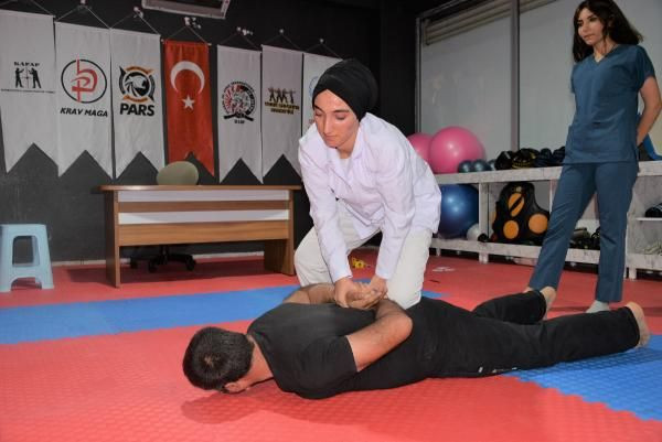 Diyarbakır'da sağlıkçılara  'saldırganı kontrol altına alma' eğitimi - Sayfa 1