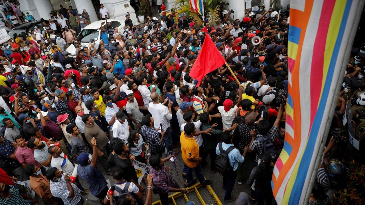 Protestolarla sarsılan Sri Lanka'da geçici başkan yeni lider seçildi