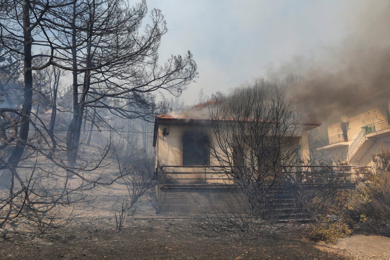 Midilli Adası'ndaki orman yangını evlere sıçradı - Sayfa 4