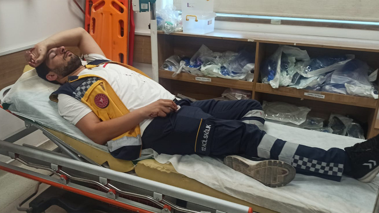 Urfa'da yol tartışması: Ambulans şoförünün burnu kırıldı