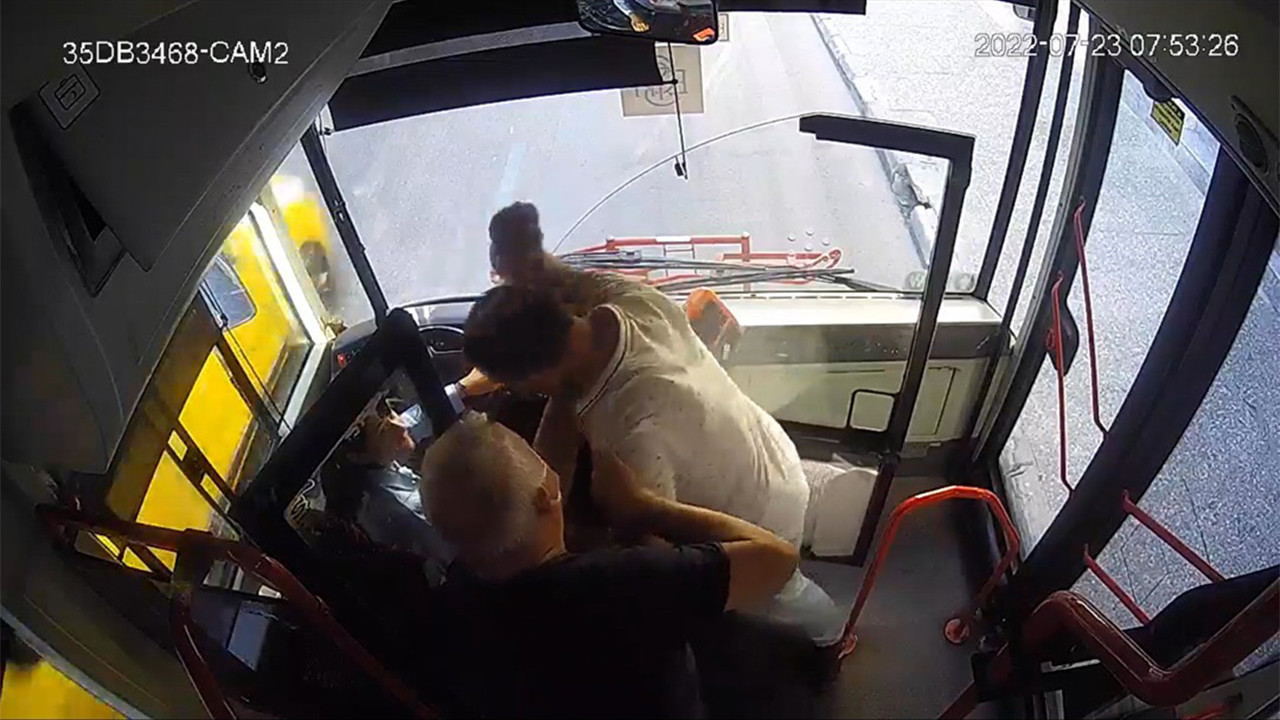 İzmir'de kadın otobüs şoförüne saldırı