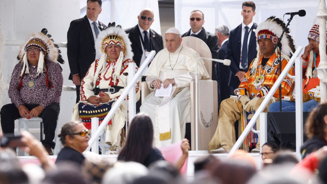 Papa, Kanada'da yerli çocuklara yönelik istismarlar ve kötü muamele için özür diledi