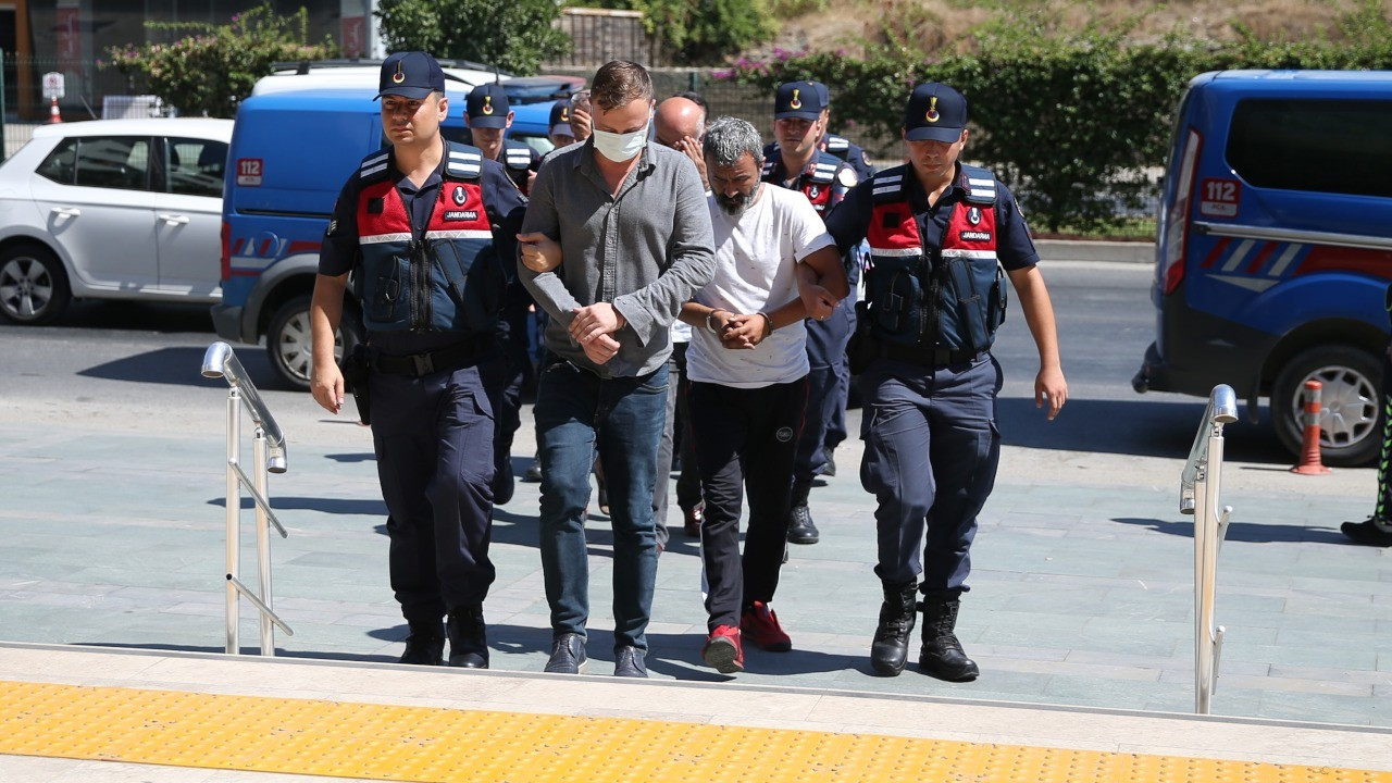 Jandarma karakolunda kendilerini 'istihbaratçı' olarak tanıtan 5 kişi gözaltına alındı