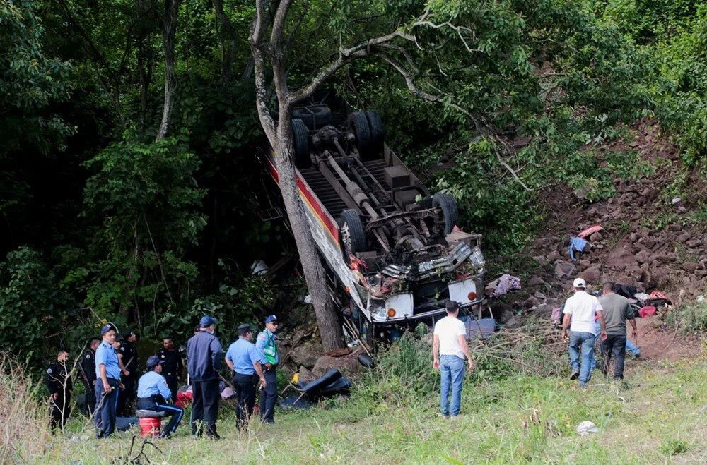 Nikaragua'da otobüs uçuruma yuvarlandı: 16 ölü 47 yaralı - Sayfa 3