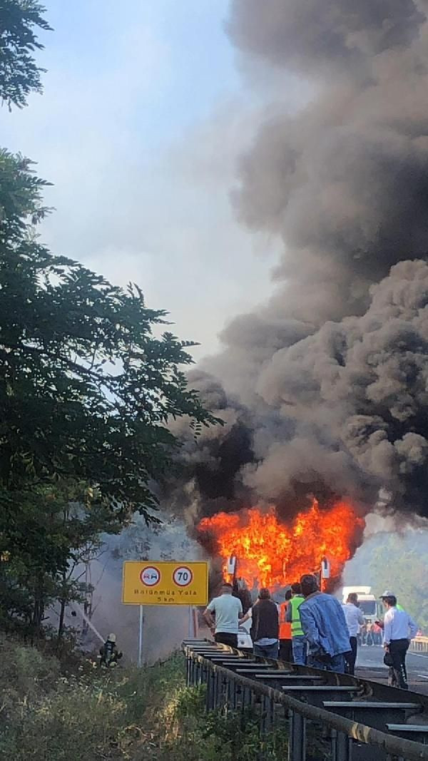 Bursa'da yolcu otobüsünde yangın: 40 yolcu tahliye edildi - Sayfa 1