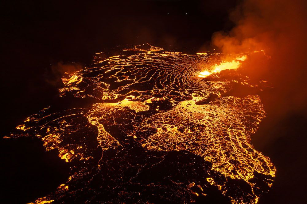 İzlanda'nın güneybatısında yanardağ patladı - Sayfa 4