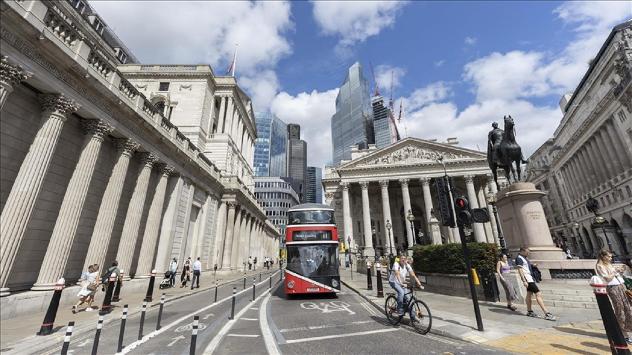İngiltere Merkez Bankası son 27 yılın en büyük faiz artırımını yaptı