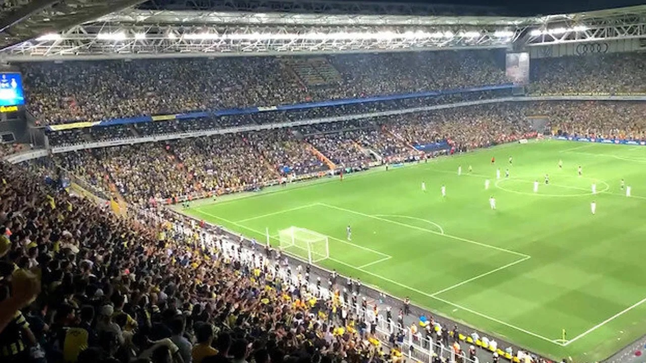 UEFA'dan Fenerbahçe'nin 'Putin' tezahüratına ceza