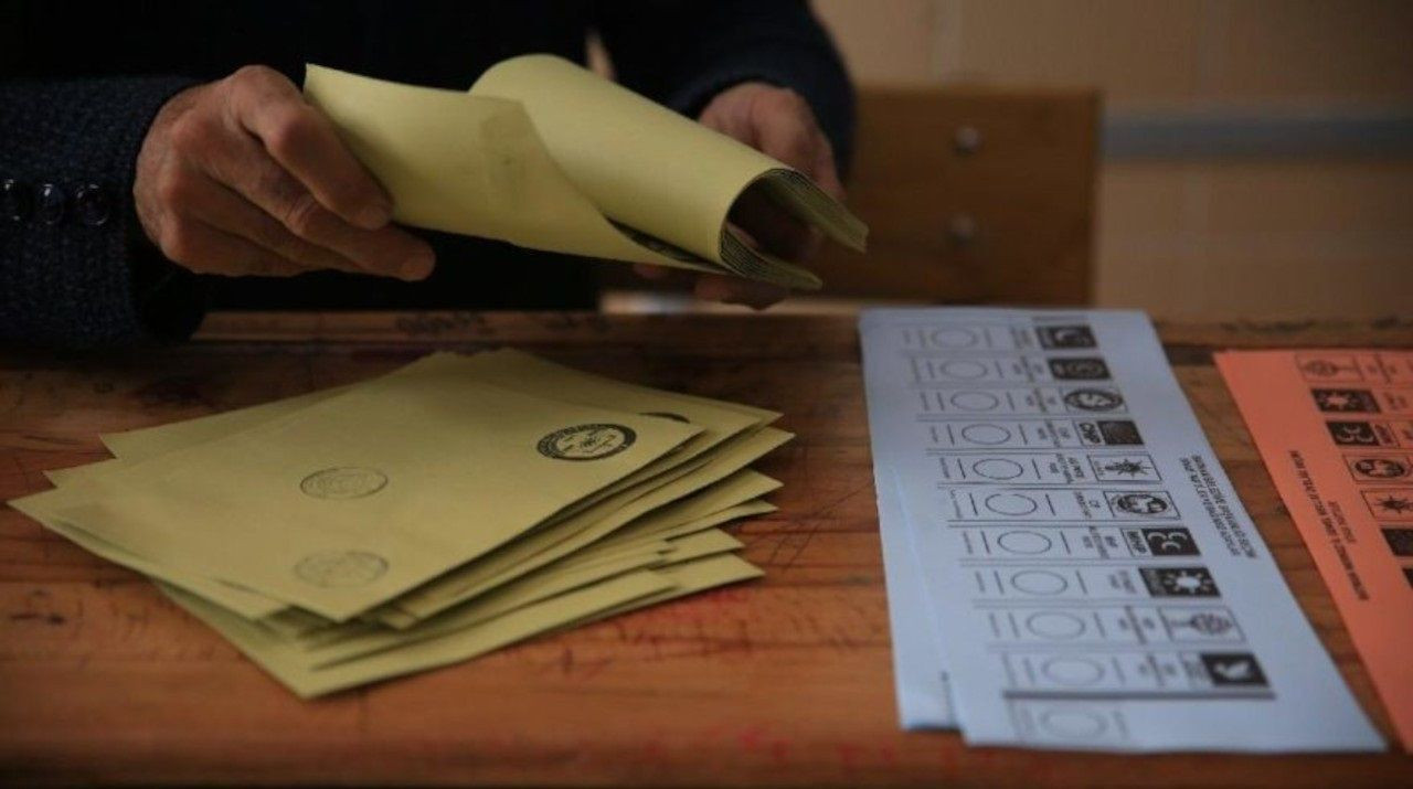 Seçim anketi: AK Parti kıl payı, MHP baraj altı - Sayfa 2