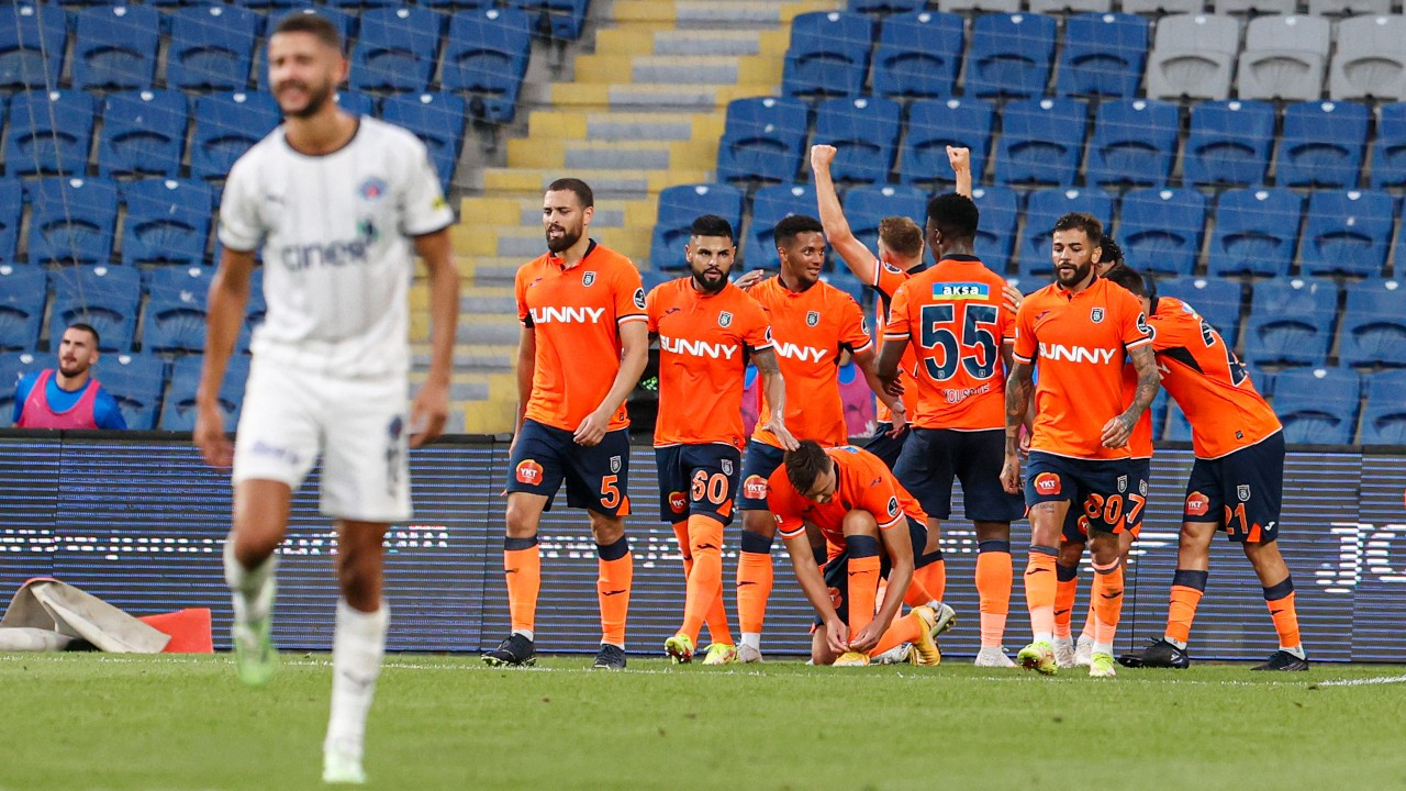 Süper Lig'de ilk hafta: İlk golü Trabzonspor attı, lider Başakşehir