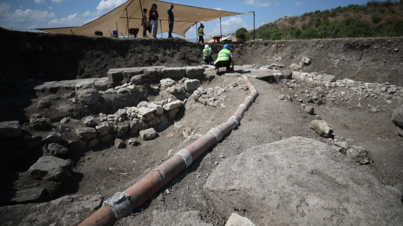Balıkesir'de İlk Çağ'a ait 2 bin 500 yıllık su şebekesi bulundu