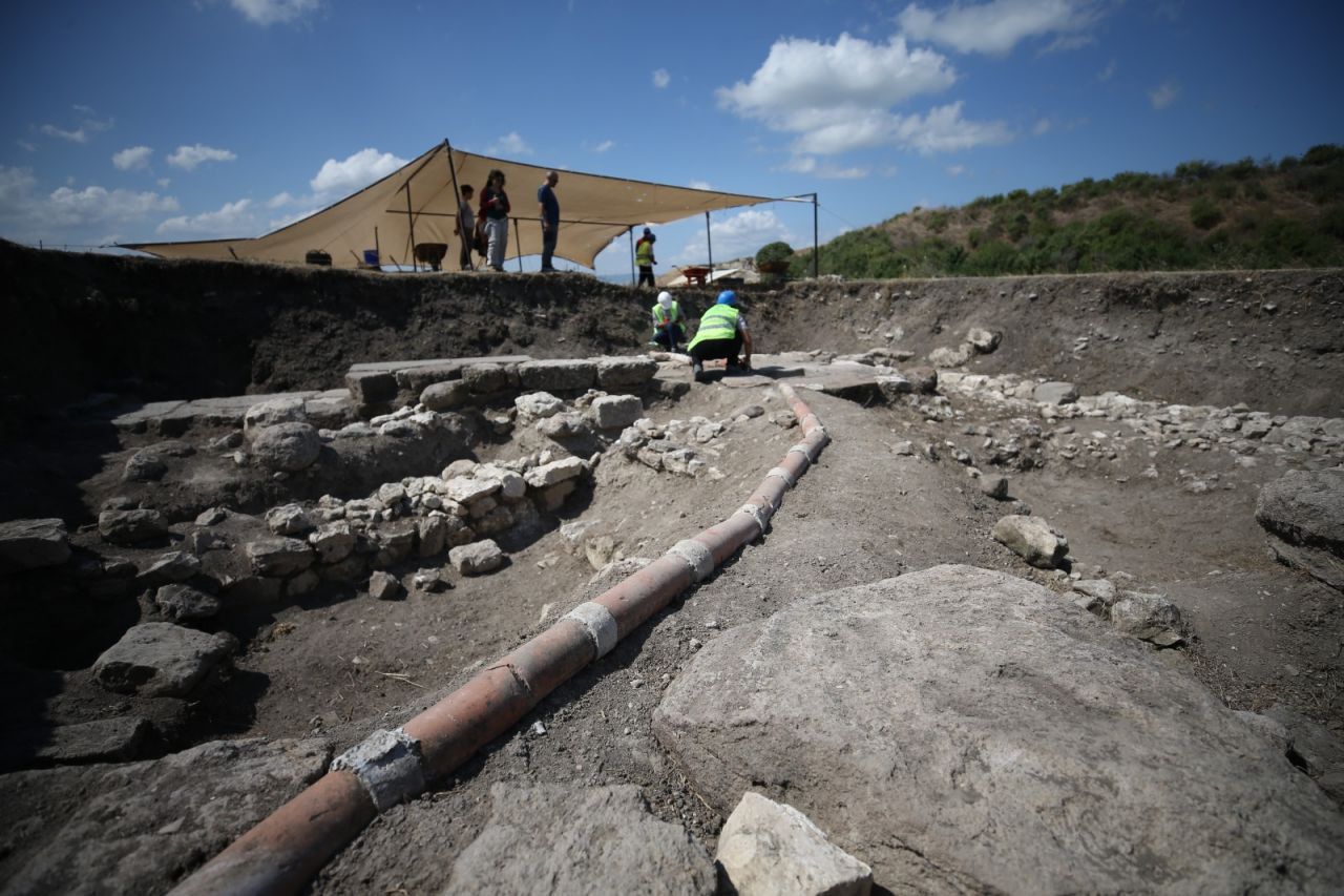 Balıkesir'de İlk Çağ'a ait 2 bin 500 yıllık su şebekesi bulundu - Sayfa 4