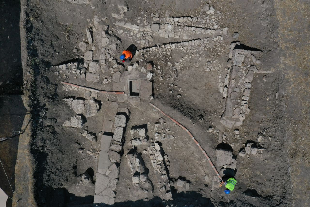 Balıkesir'de İlk Çağ'a ait 2 bin 500 yıllık su şebekesi bulundu - Sayfa 1