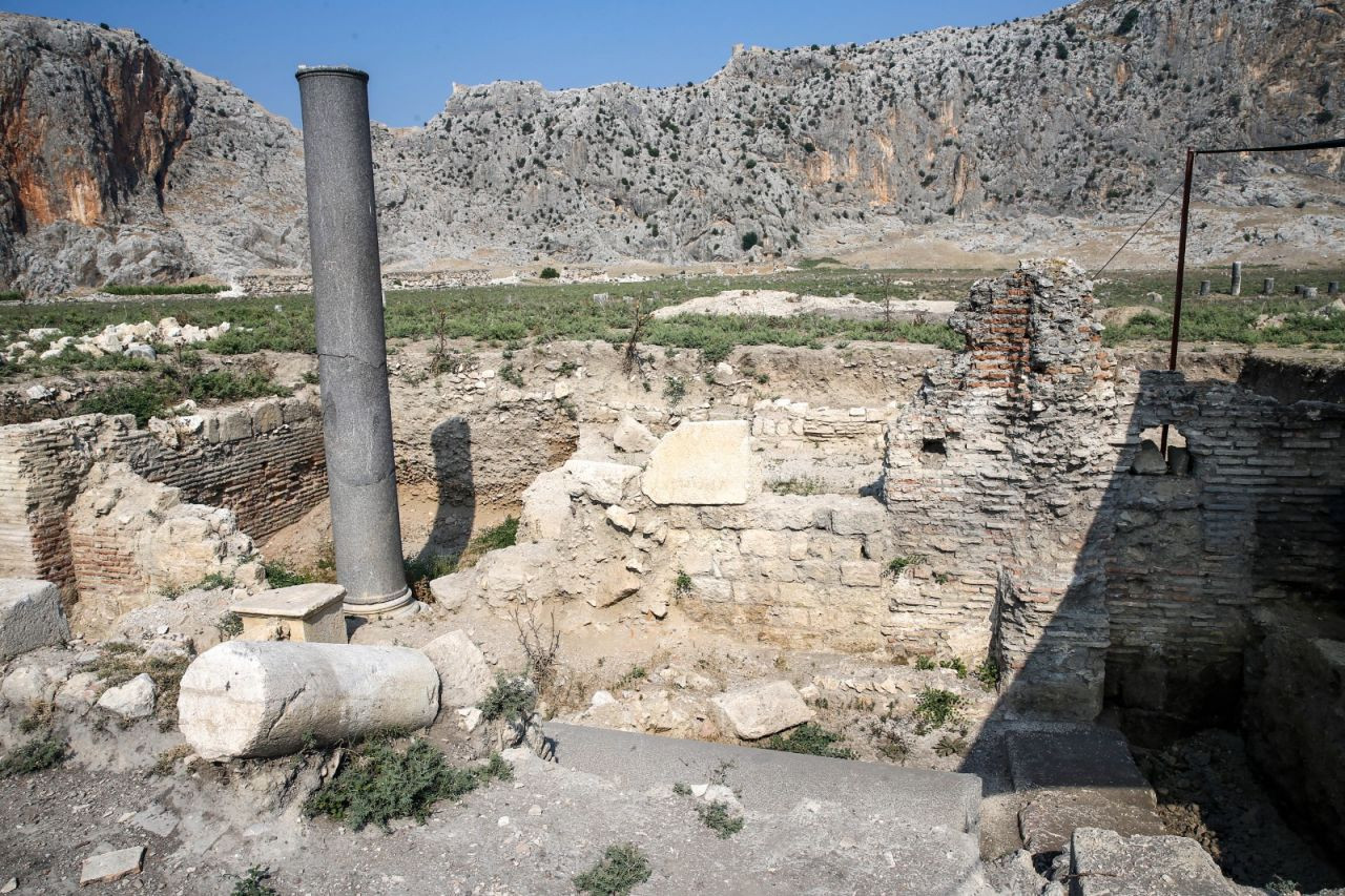 Adana'da Roma dönemine ait gladyatör mezarları bulundu - Sayfa 7