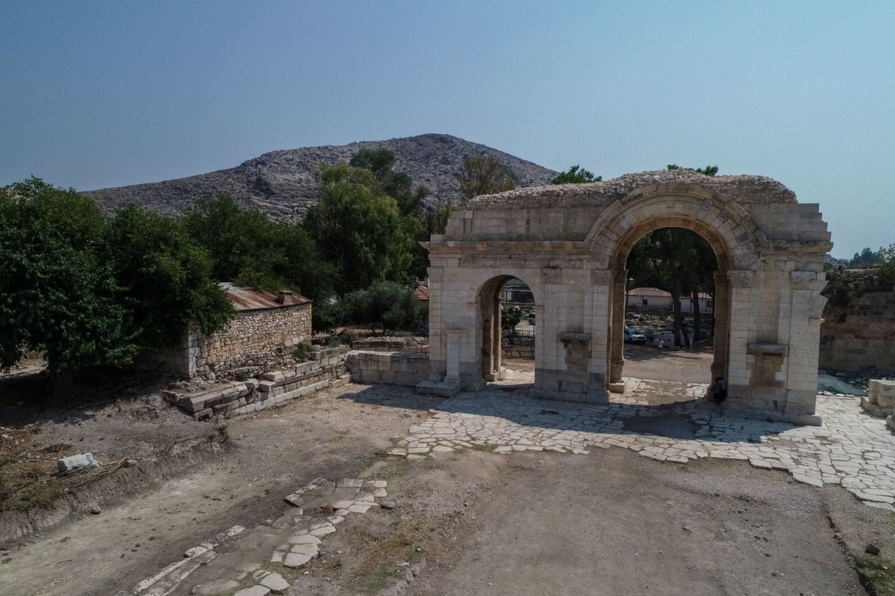 Adana'da Roma dönemine ait gladyatör mezarları bulundu - Sayfa 2
