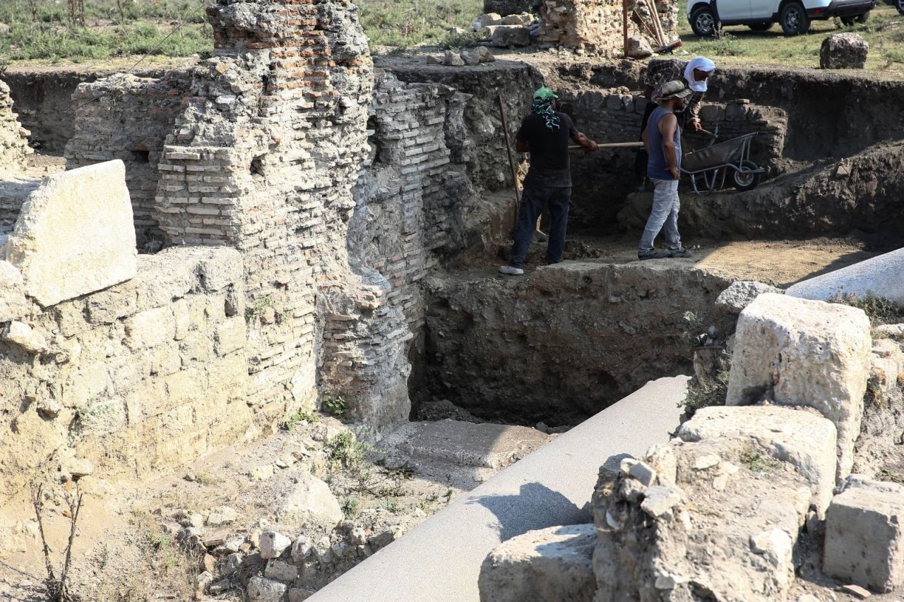 Adana'da Roma dönemine ait gladyatör mezarları bulundu - Sayfa 8