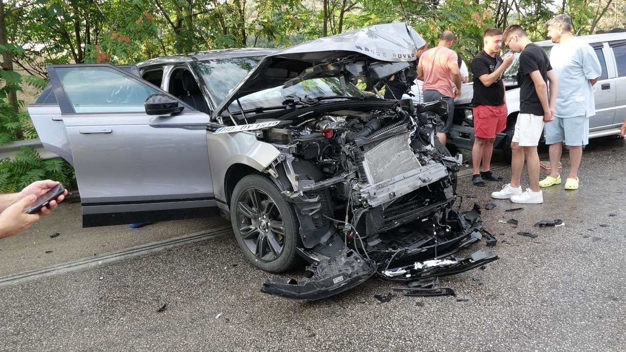 Bursa'da zincirleme kaza: 15 araç çarpıştı, 10 yaralı