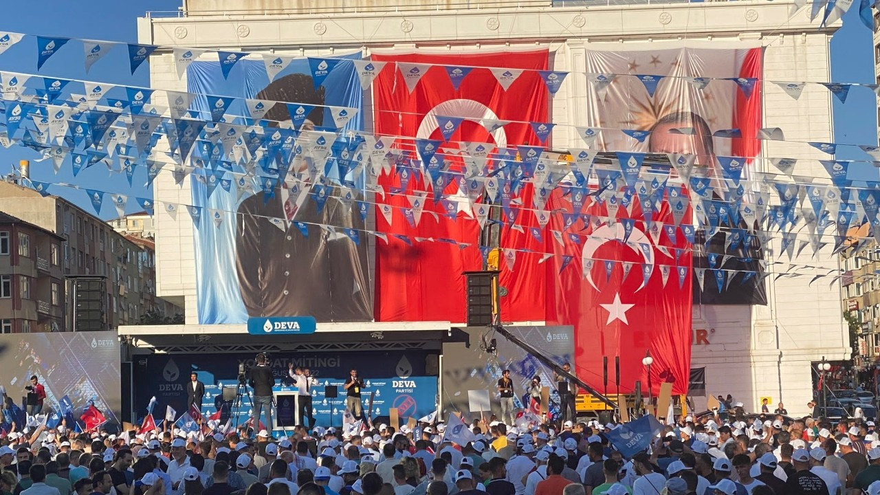 Babacan'ın Yozgat mitingi öncesi alana Erdoğan'ın fotoğrafı asıldı
