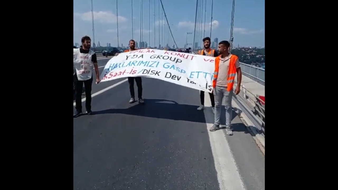 İşçiler, 15 Temmuz Şehitler Köprüsü'nde pankart açtı
