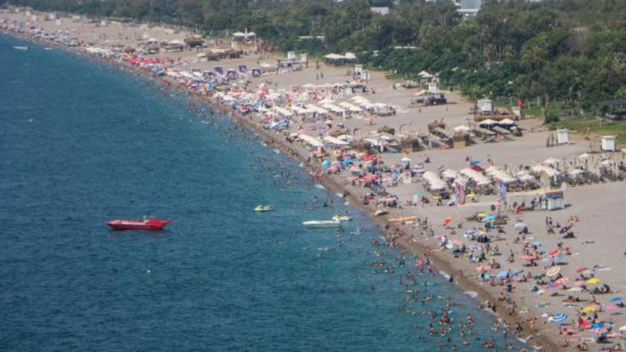 Antalya'da deniz suyu sıcaklığı hava sıcaklığını geçti