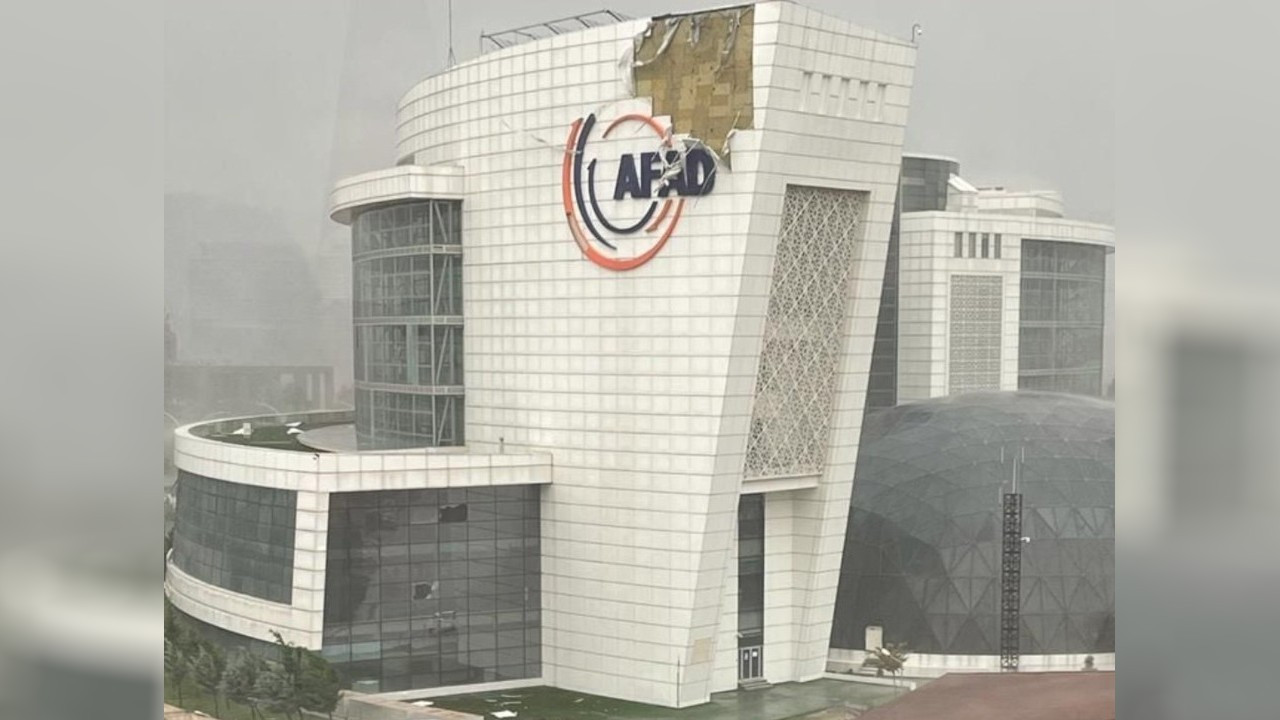 AFAD merkez binası da fırtınada zarar gördü