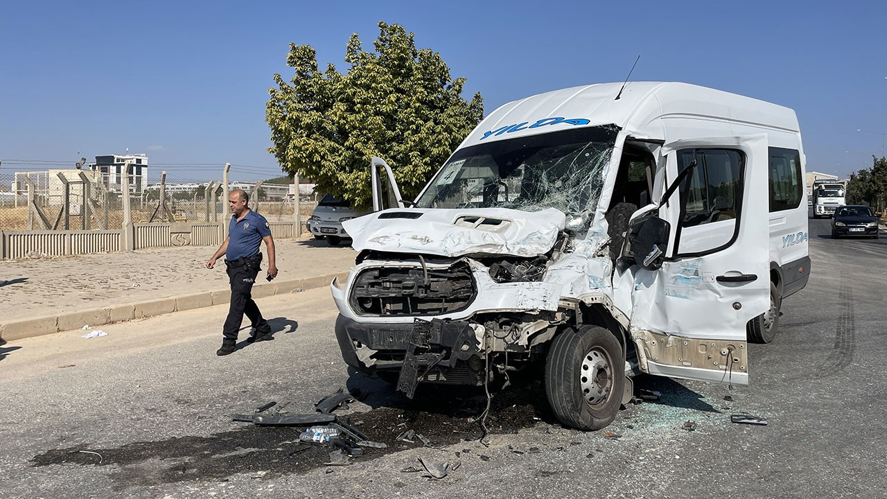 Antep'te işçi servisi tırla çarpıştı: 6 yaralı
