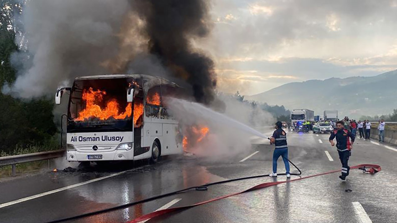 Bolu'da yolcu otobüsü yandı