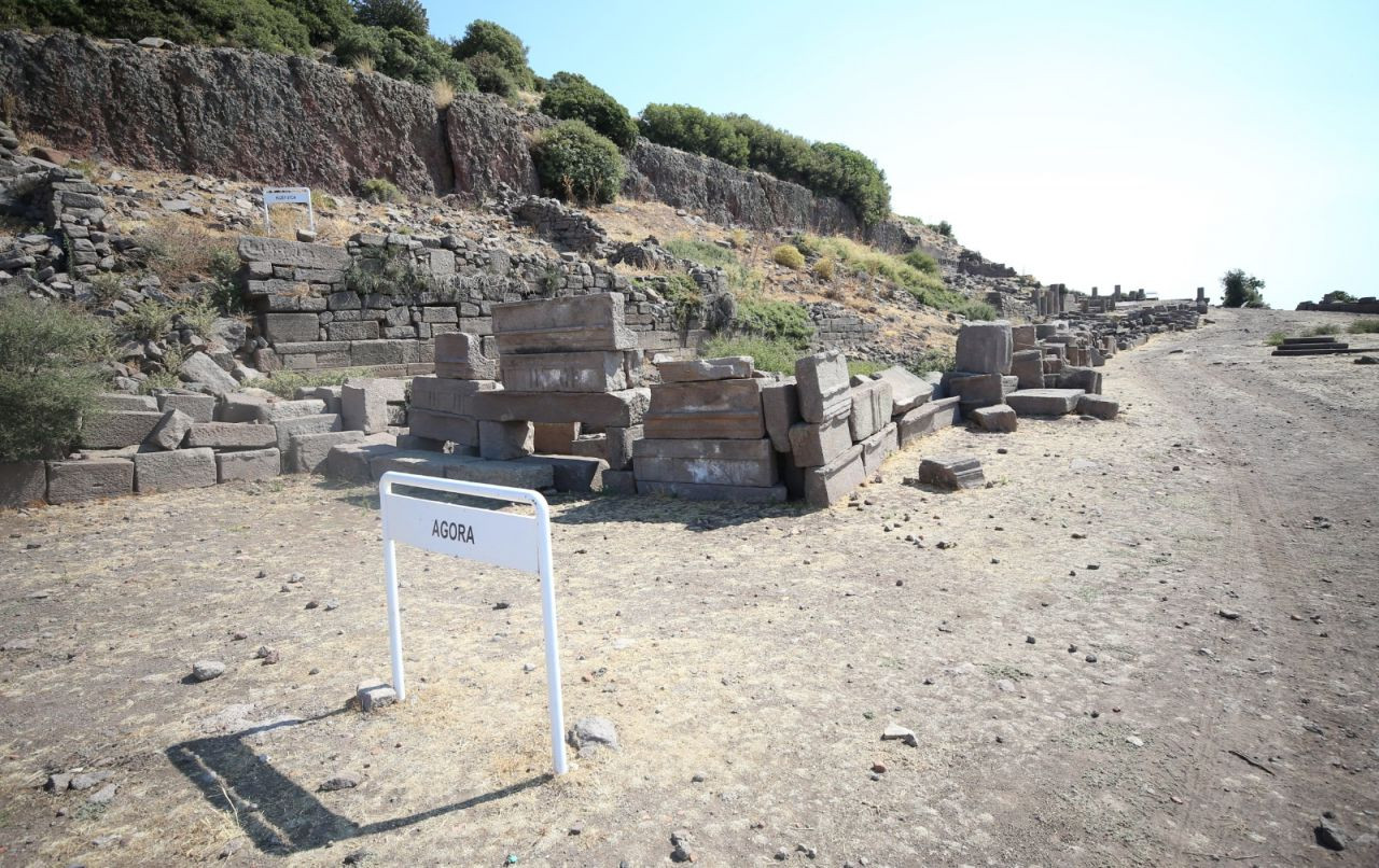 Çanakkale'de 2 bin 200 yıllık Roma çeşmesi kalıntıları bulundu - Sayfa 1