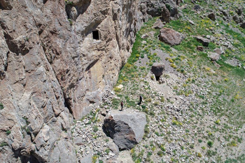 Van'da 2 bin 900 rakımlı dağda Urartulara ait kale kalıntısı bulundu - Sayfa 2