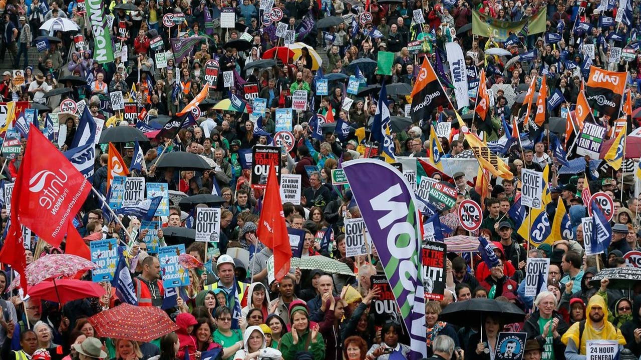 İngiltere'de kamu çalışanları 50 yıl sonra en büyük greve hazırlanıyor