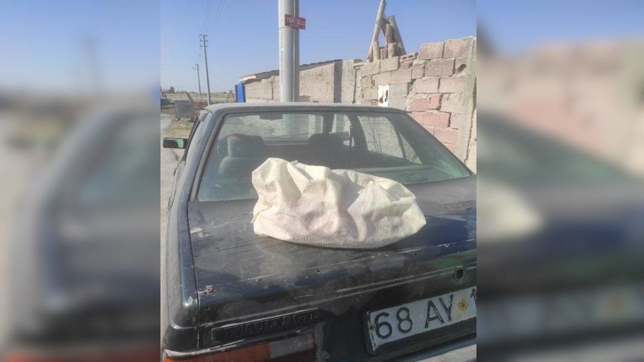 Konya'da otomobilin bagaj kapağında bebek bulundu