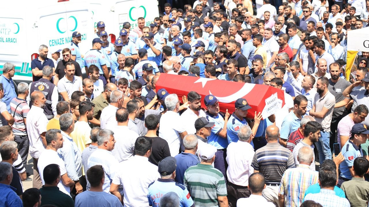 Antep'teki trafik kazasında ölenler için tören düzenlendi