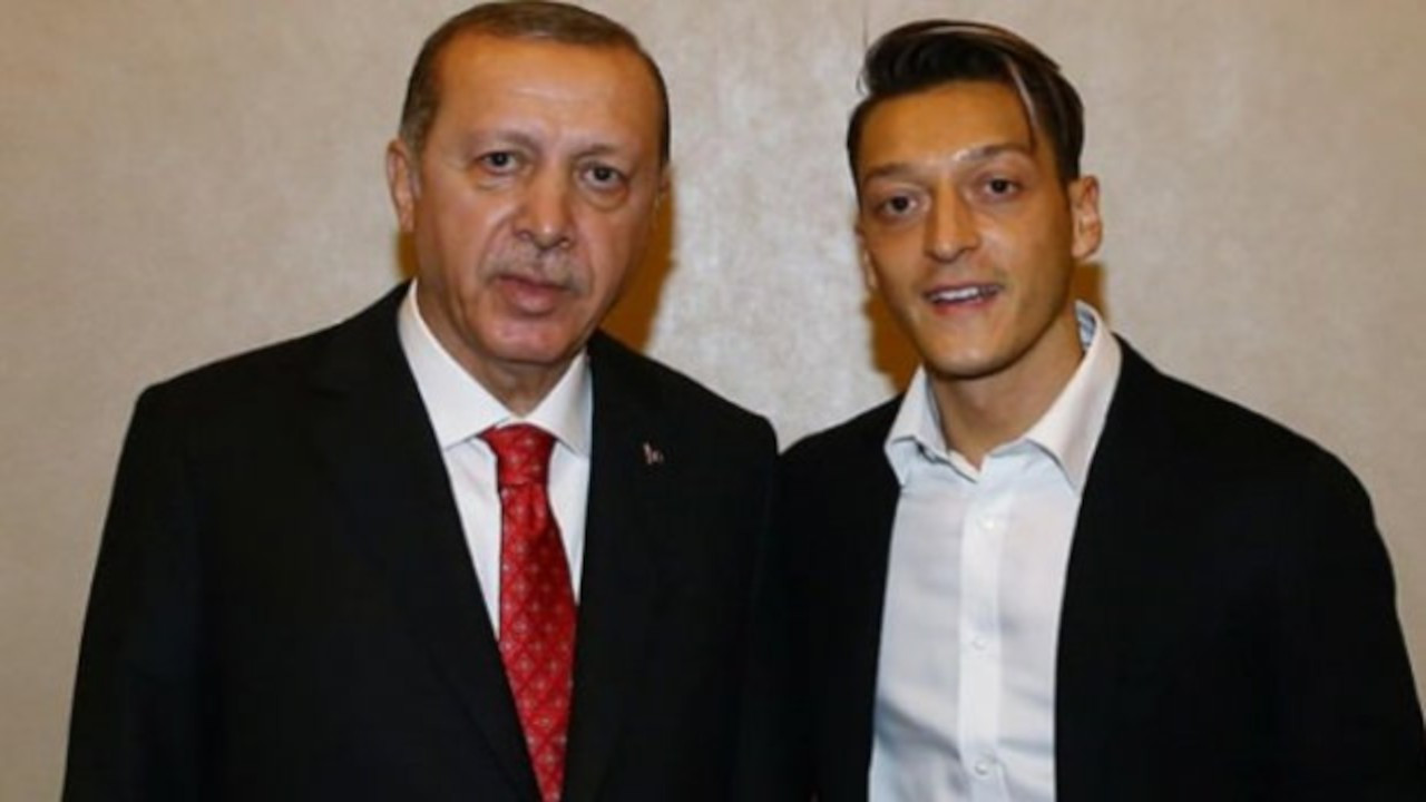 Erdoğan'ın Mesut Özil'e hediye ettiği saat Almanya'da gündem oldu: Asgari ücretin altı katı