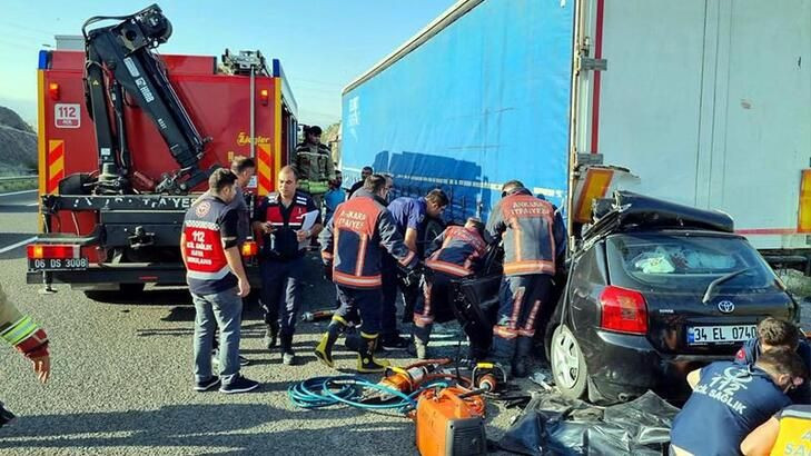 Otomobil emniyet şeridindeki TIR'a çarptı: 4 ölü, 1 yaralı - Sayfa 4