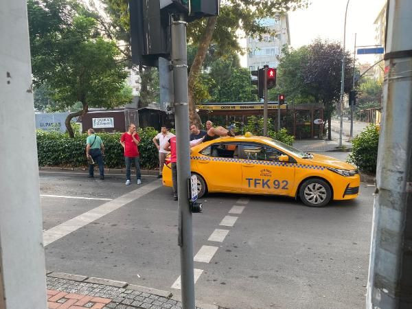 Kadıköy'de kaza yapan motosikletli taksinin üzerine düştü - Sayfa 2
