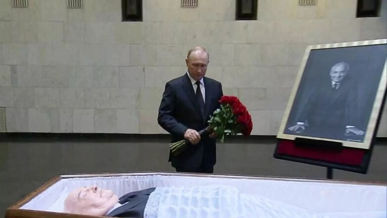 Putin, Gorbaçov'a hastanede veda etti - Sayfa 1